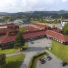 «Gjøvik-tekniker’n» skulle vise seg å være en livskraftig plante. I dag rommer skolen over 1000 studenter. De fleste av dem holder til på moderne «Campus Kallerud». Foto: Terje Heiestad